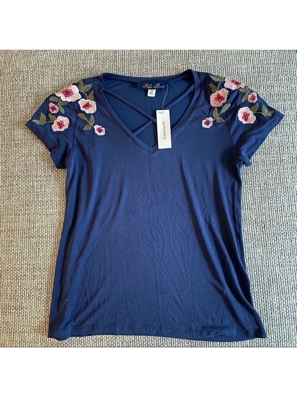 💥4 for $25💥 Blue Rain Floral Blue Tee